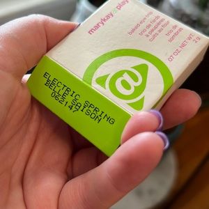 NWT NIB PLAY BY MARY KAY EYESHADOW TRIO IN THE SHADE: ELECTRIC SPRING